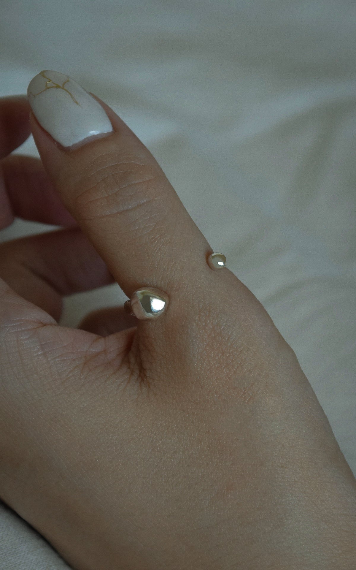 Asymmetry ball space ring