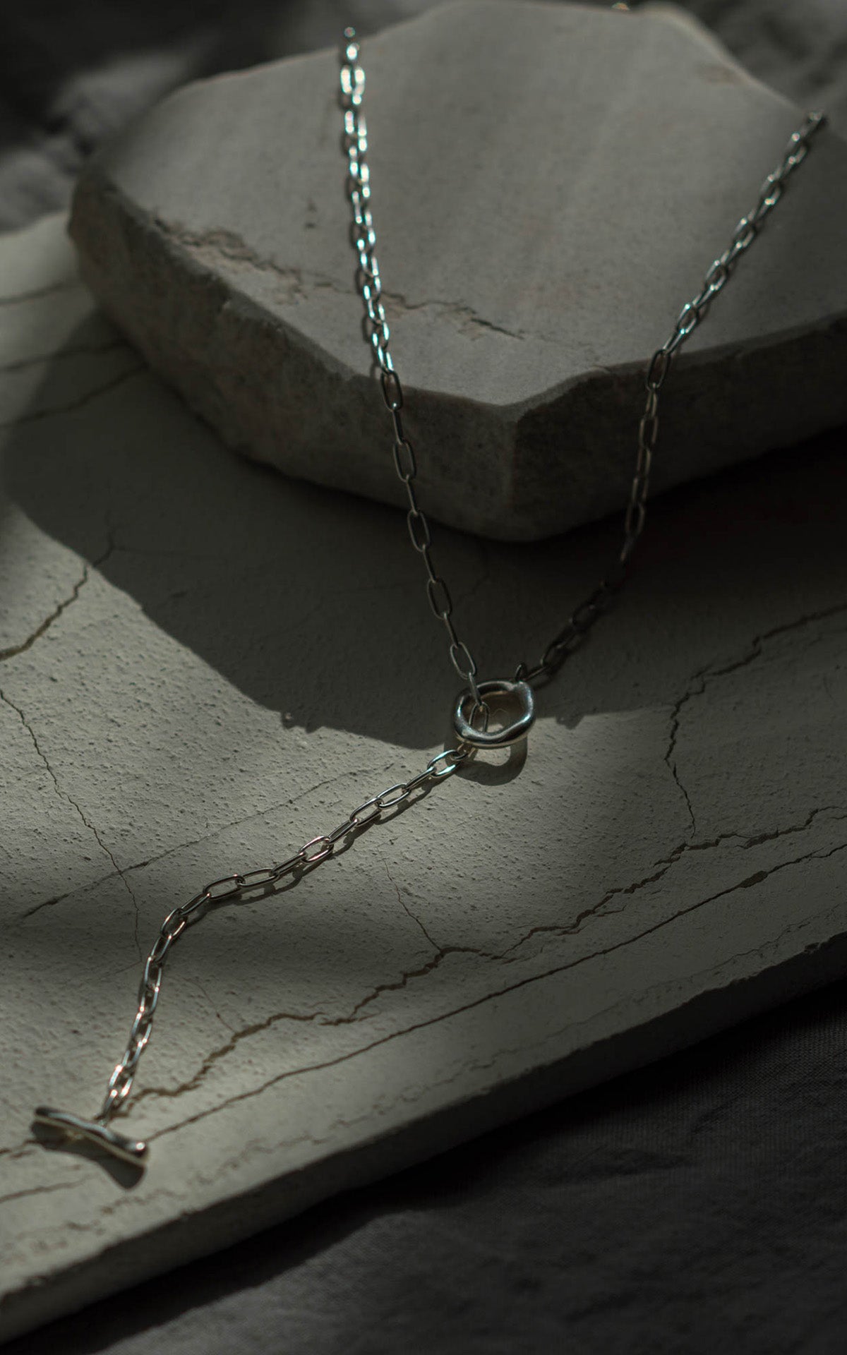Mantel long chain necklace