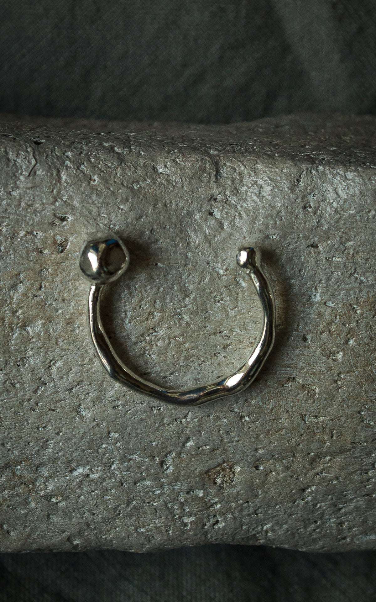 Asymmetry ball space ring