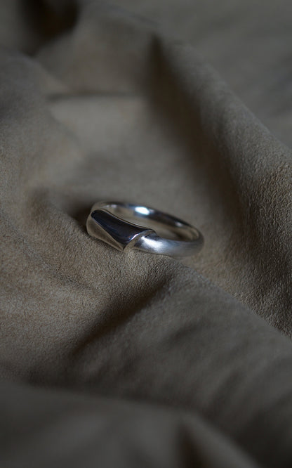 Still Bar Ring