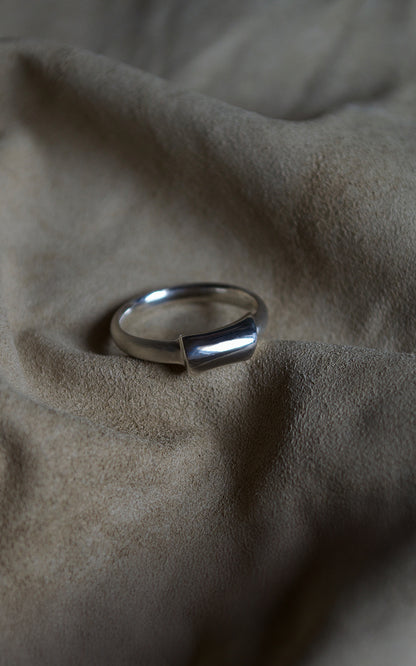 Still Bar Ring
