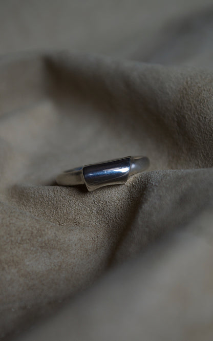 Still Bar Ring