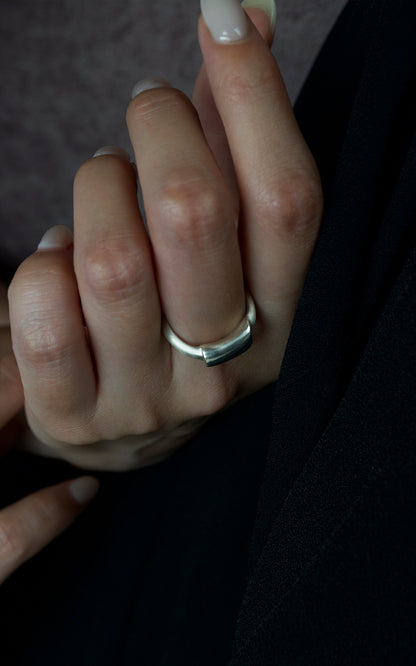 Still Bar Ring