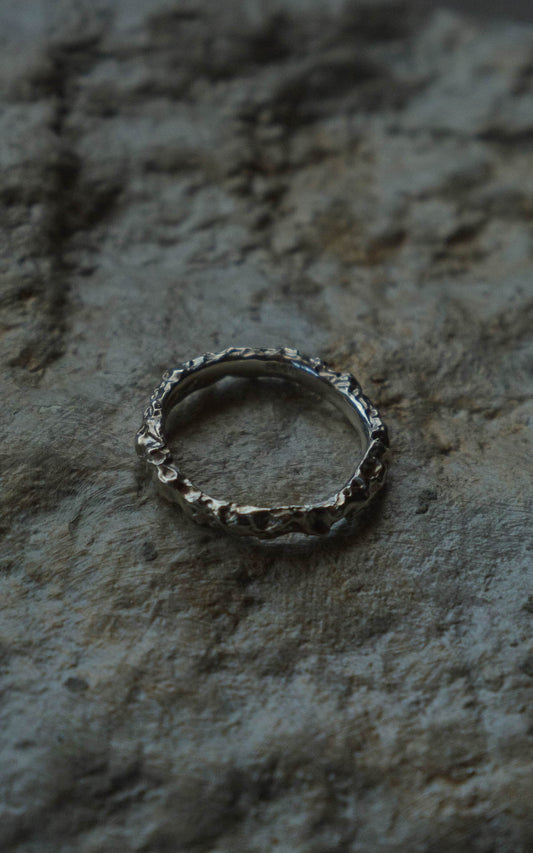 Uneven ring